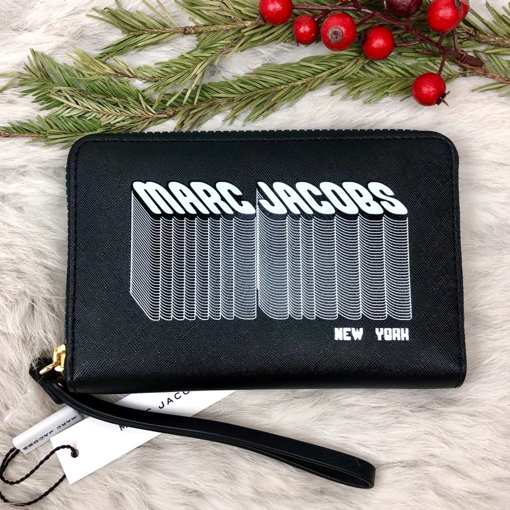 Marc Jacobs Many Layers Zip Card Wristlet Wallet